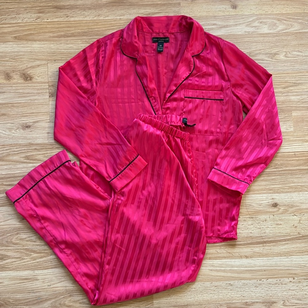 House of Harlow 1960 ‘silky’ red pajamas ❤️ size M (read description)